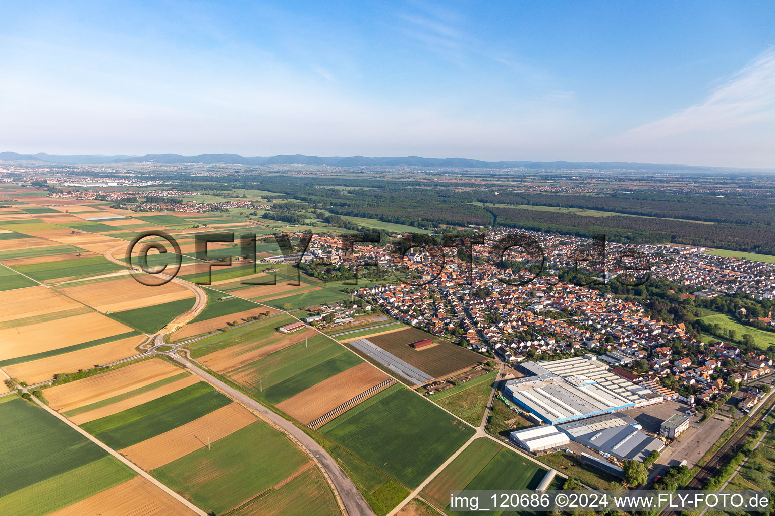 Luftaufnahme von Bellheim im Bundesland Rheinland-Pfalz, Deutschland