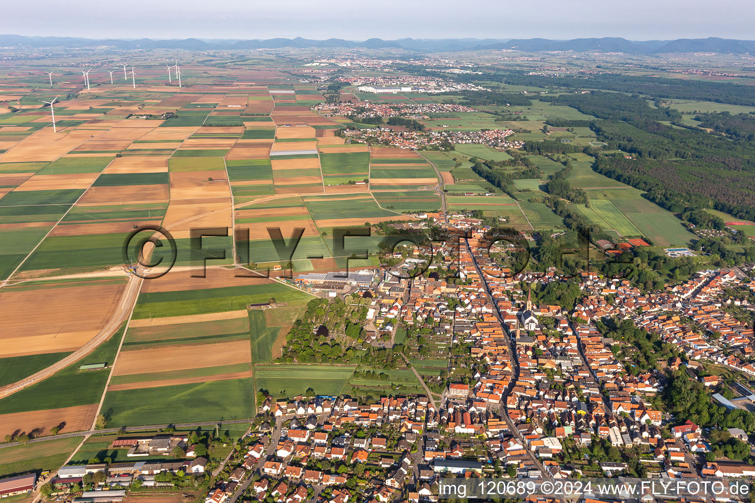 Bellheim im Bundesland Rheinland-Pfalz, Deutschland von oben