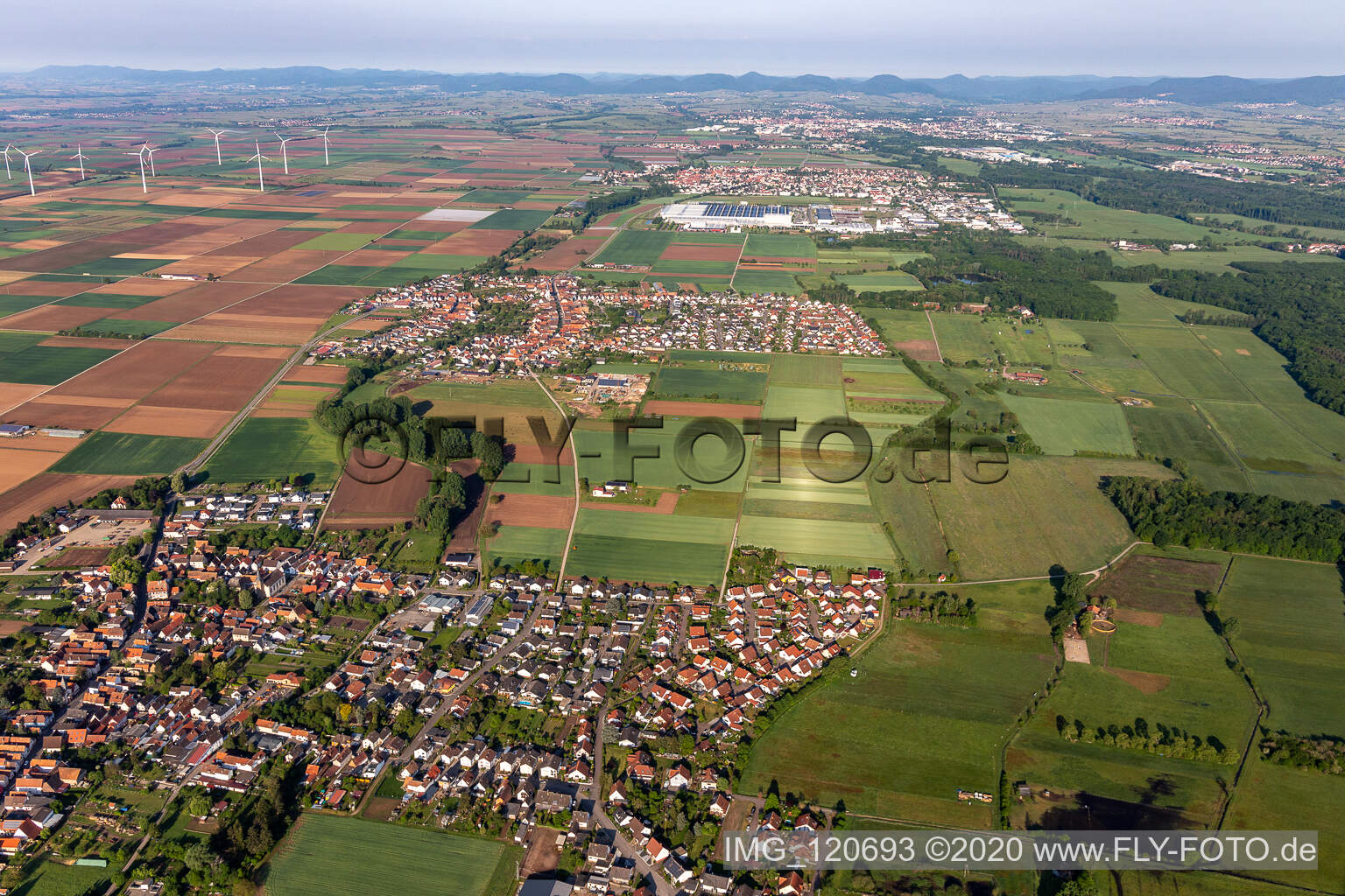 Luftbild von Ortsansicht in Knittelheim, Ottersheim bei Landau und Offenbach an der Queich in Knittelsheim im Bundesland Rheinland-Pfalz, Deutschland