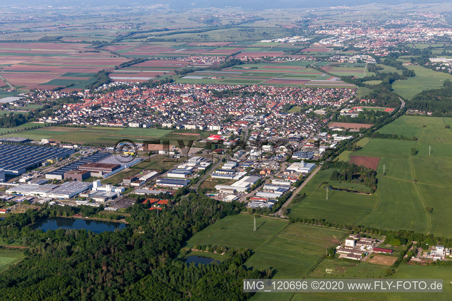 Offenbach an der Queich im Bundesland Rheinland-Pfalz, Deutschland aus der Luft betrachtet
