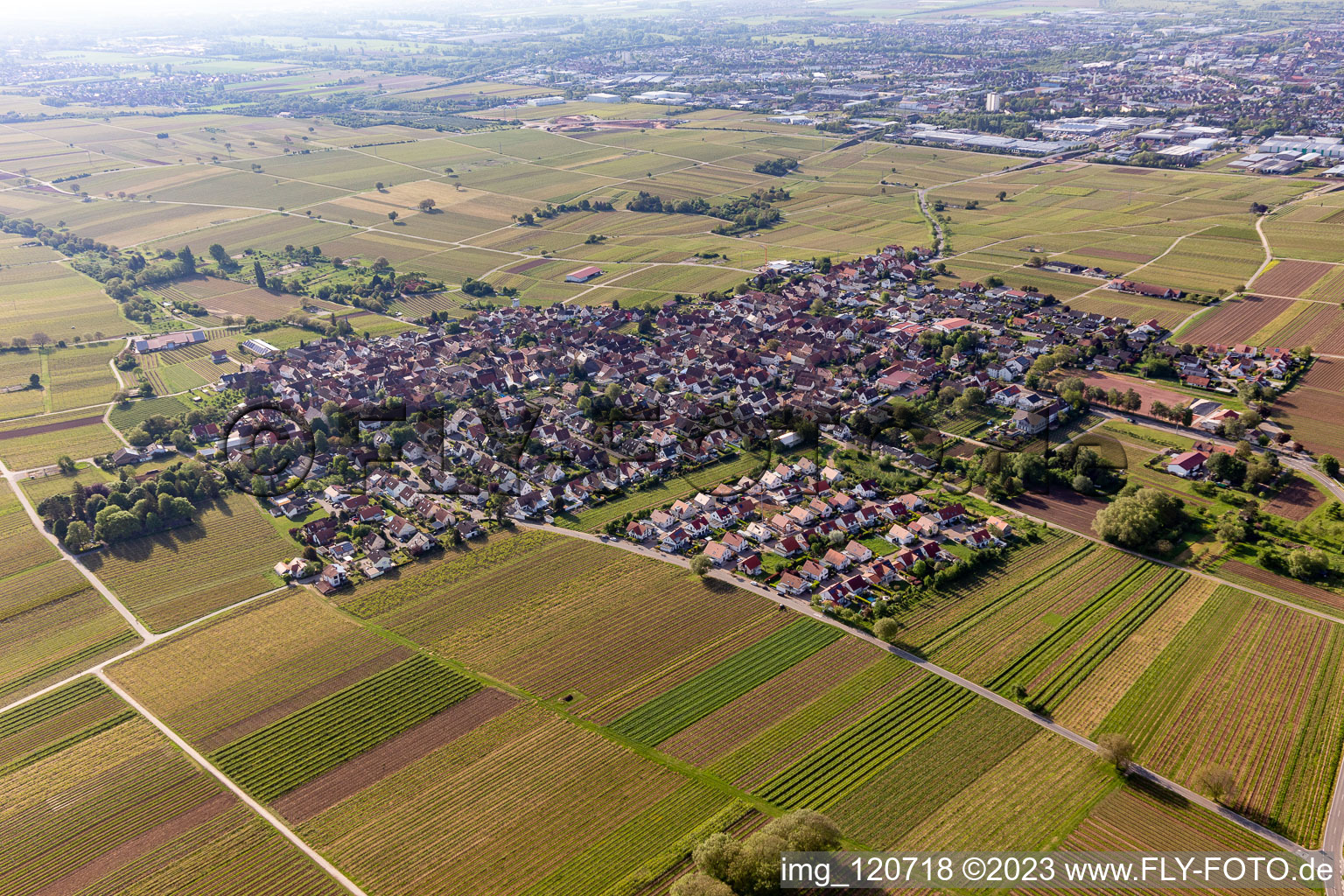 Luftaufnahme von Ortsteil Nußdorf in Landau in der Pfalz im Bundesland Rheinland-Pfalz, Deutschland