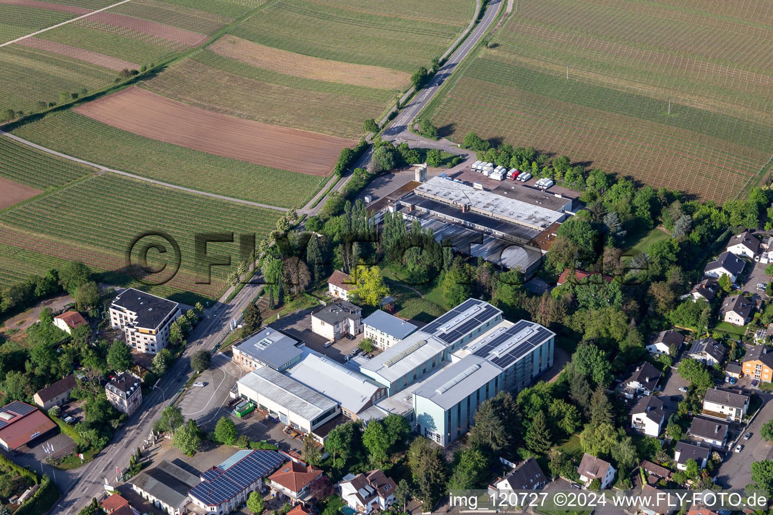 Gebäude und Produktionshallen auf dem Werksgelände Wickert Maschinenbau GmbH in Landau in der Pfalz im Bundesland Rheinland-Pfalz, Deutschland