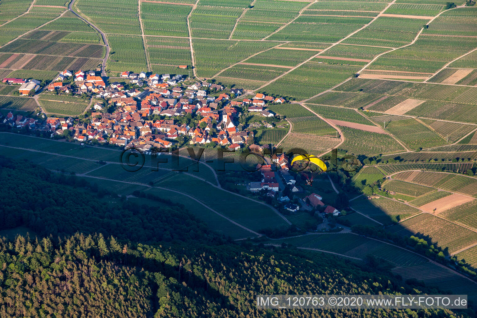Drohnenbild von Weyher in der Pfalz im Bundesland Rheinland-Pfalz, Deutschland
