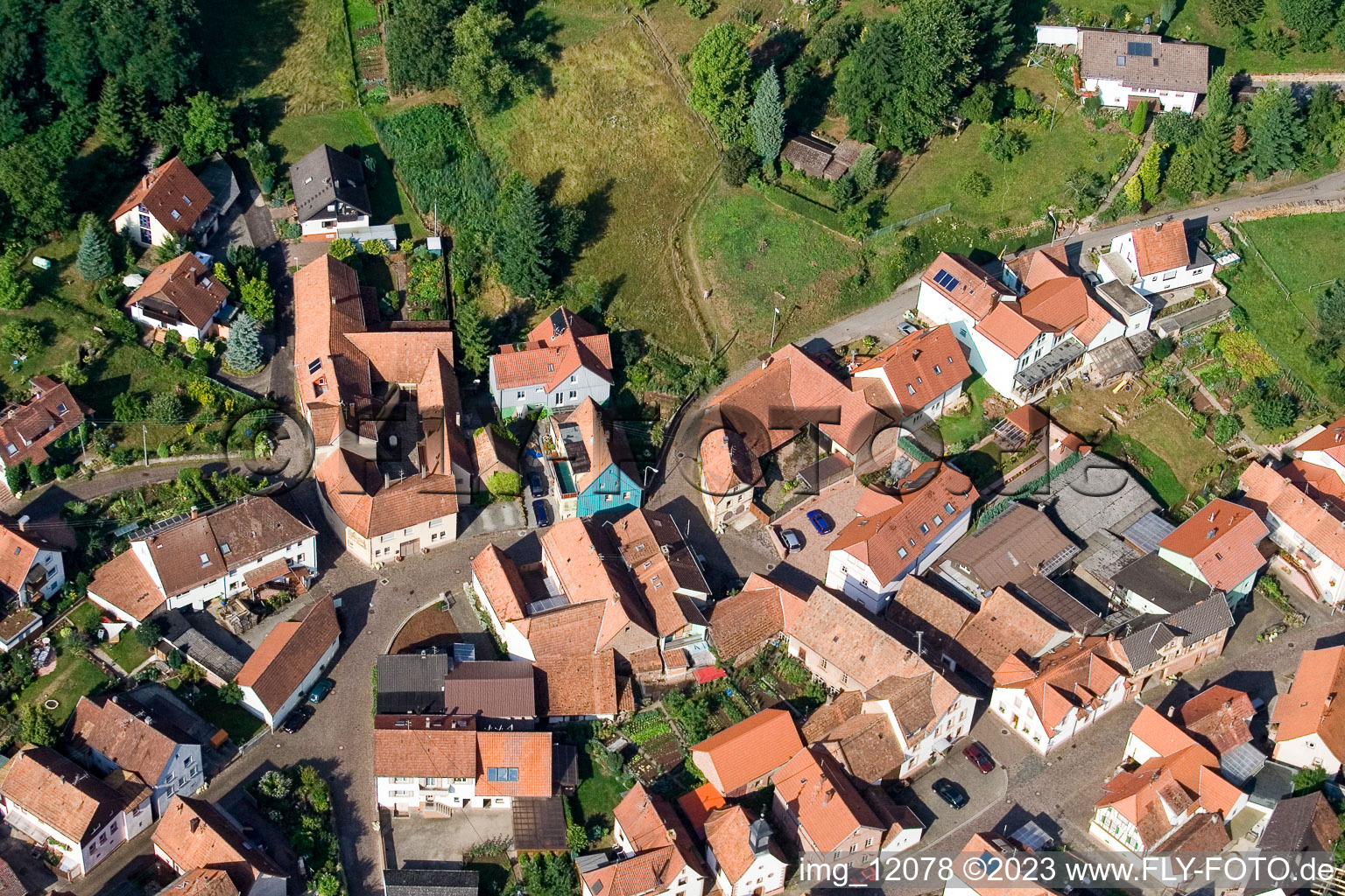 Luftbild von Ortsteil Gräfenhausen in Annweiler am Trifels im Bundesland Rheinland-Pfalz, Deutschland
