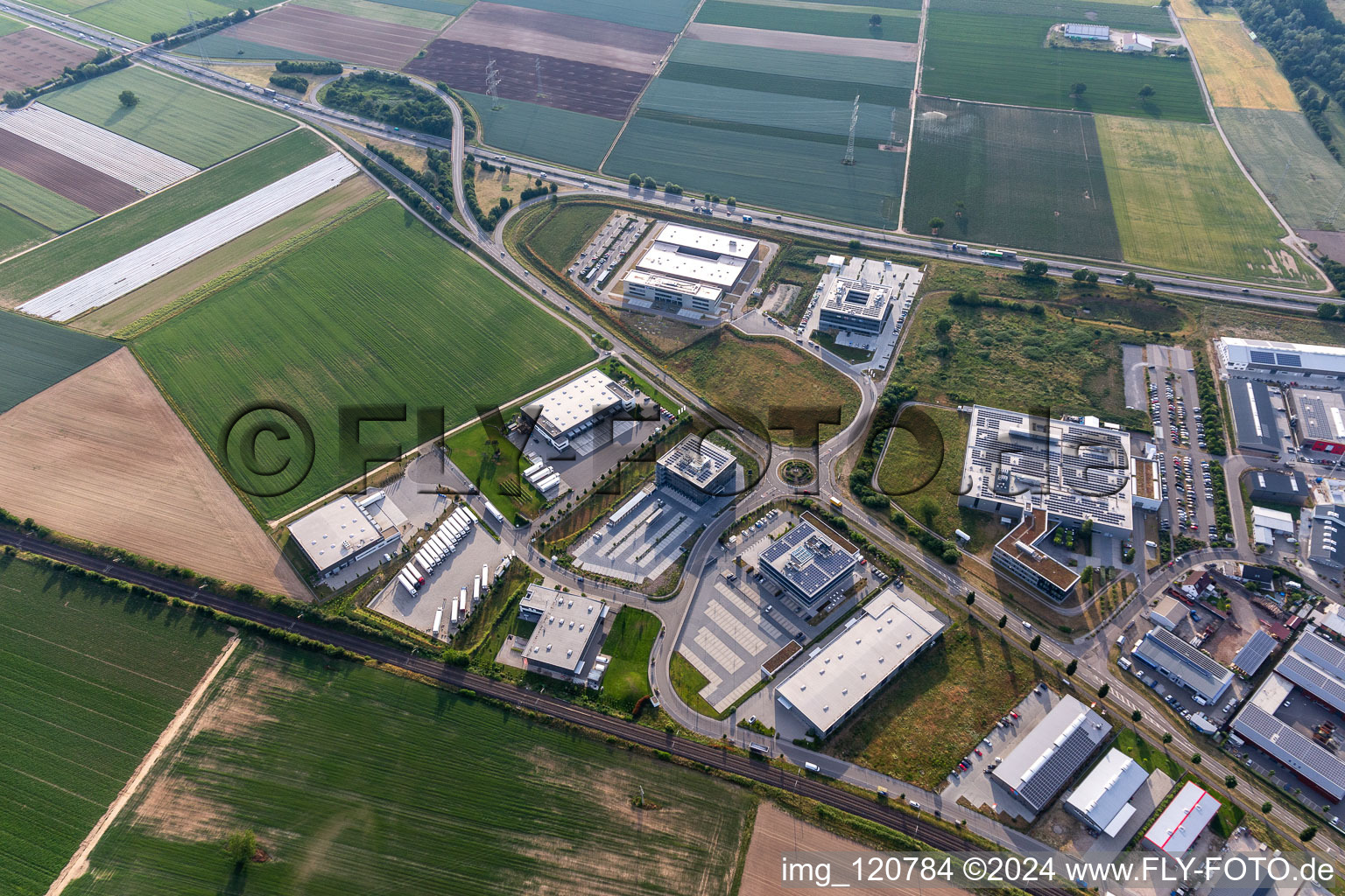 Industrie- und Gewerbegebiet Nord mit ITK Engineering GmbH, DBK David + Baader, Transac und Fischer Fahrradmarke in Rülzheim im Bundesland Rheinland-Pfalz, Deutschland