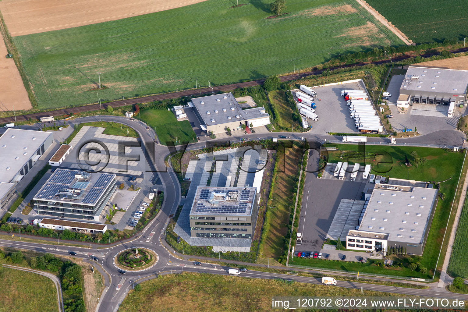 Luftaufnahme von Industriegebiet Nord in Rülzheim im Bundesland Rheinland-Pfalz, Deutschland