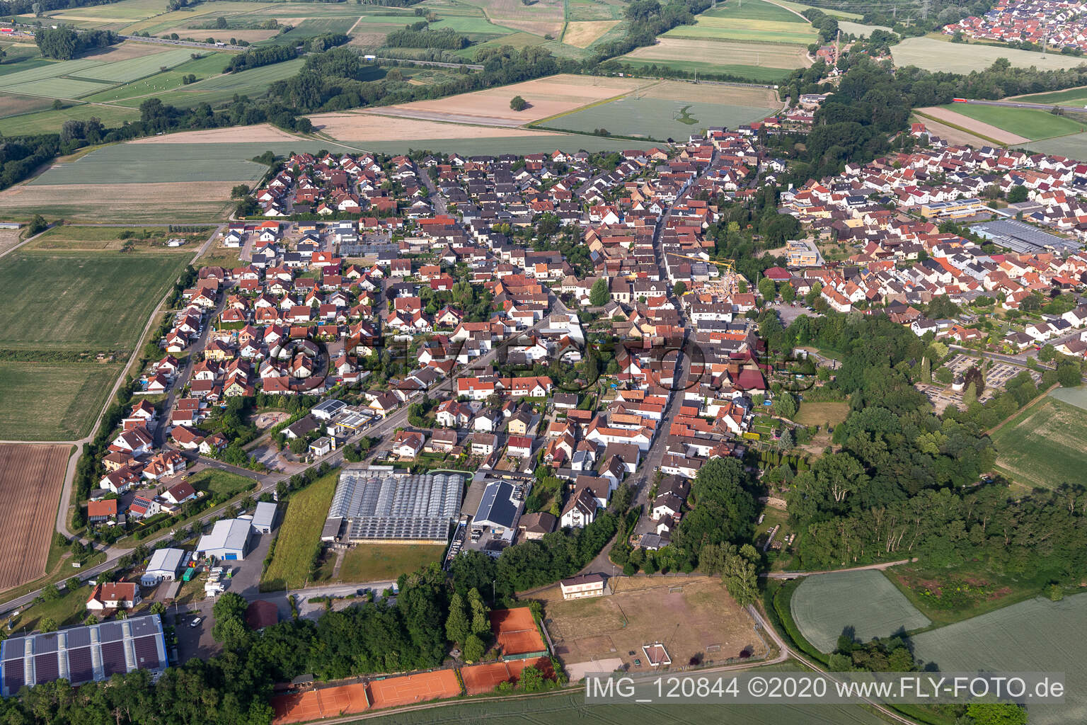 Drohnenbild von Kuhardt im Bundesland Rheinland-Pfalz, Deutschland