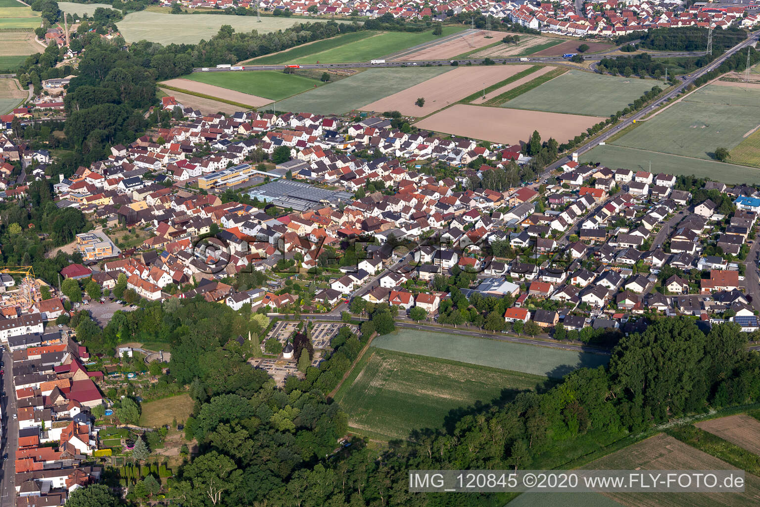 Kuhardt im Bundesland Rheinland-Pfalz, Deutschland aus der Drohnenperspektive