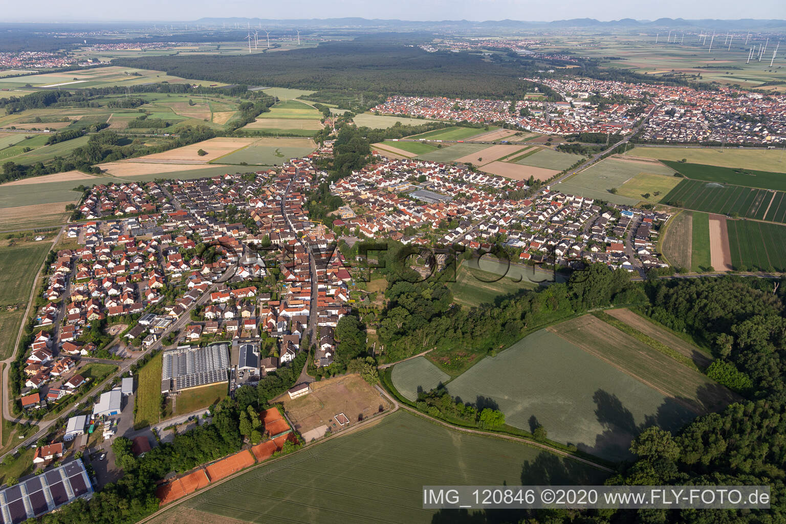 Kuhardt im Bundesland Rheinland-Pfalz, Deutschland von einer Drohne aus