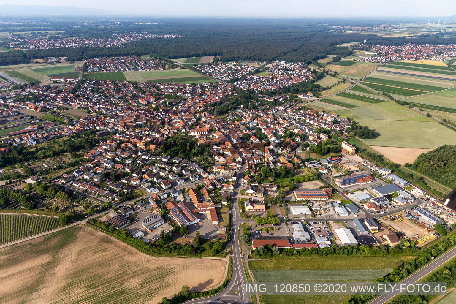 Schrägluftbild von Rheinzabern im Bundesland Rheinland-Pfalz, Deutschland