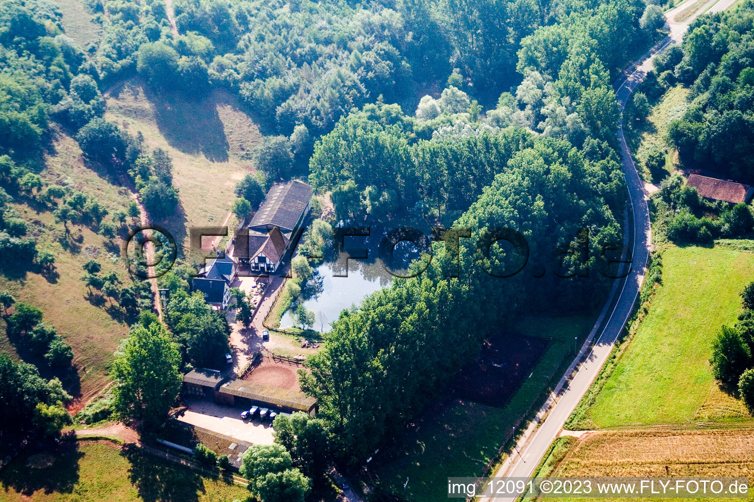 Ortsteil Gräfenhausen in Annweiler am Trifels im Bundesland Rheinland-Pfalz, Deutschland aus der Vogelperspektive