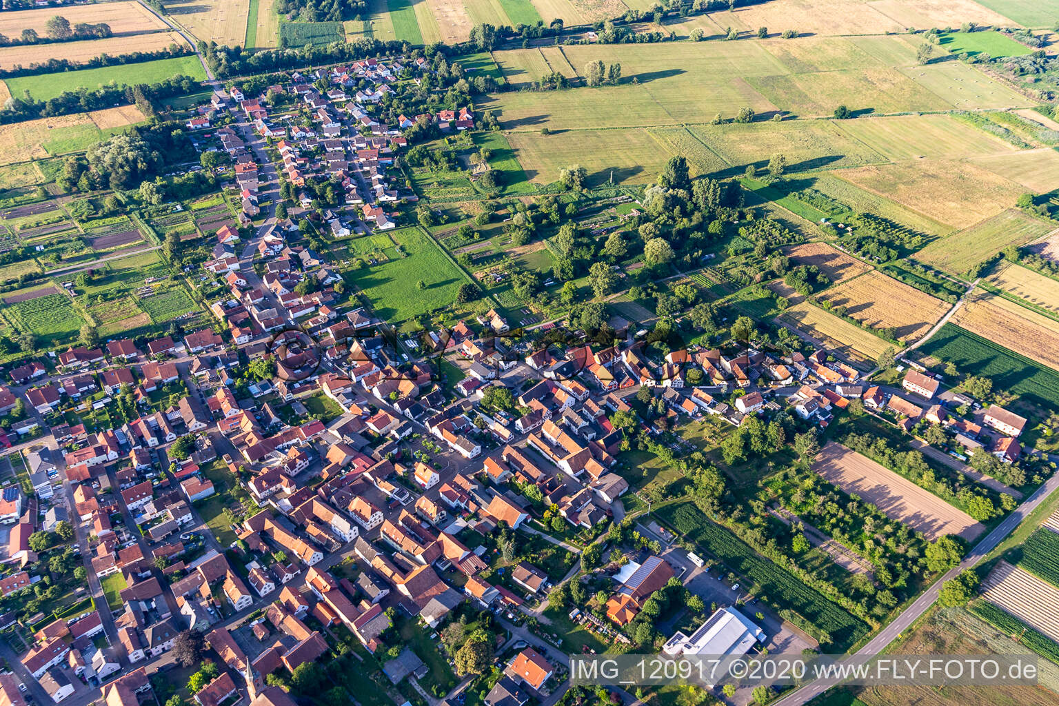 Drohnenbild von Kapsweyer im Bundesland Rheinland-Pfalz, Deutschland