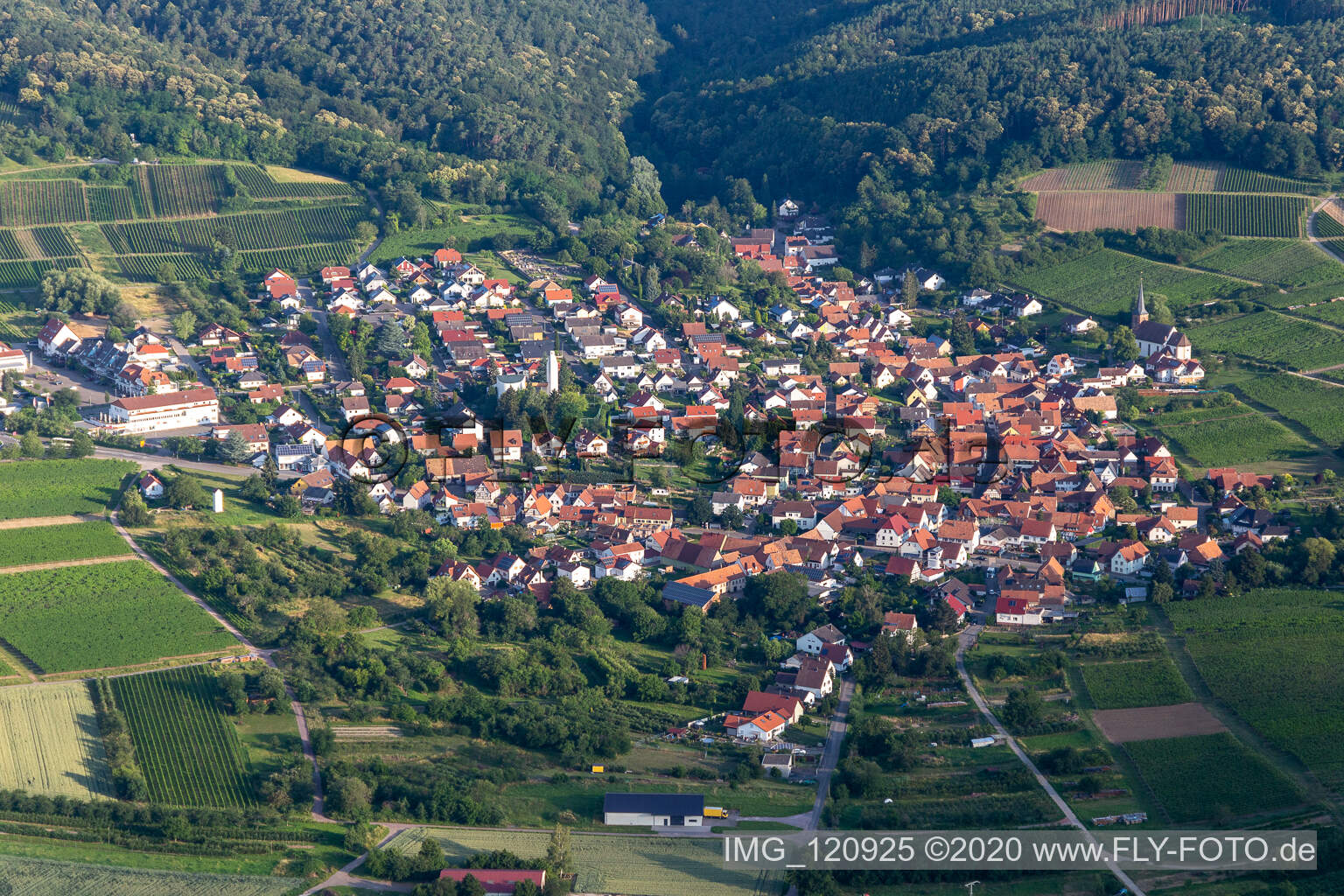 Ortsteil Rechtenbach in Schweigen-Rechtenbach im Bundesland Rheinland-Pfalz, Deutschland aus der Luft betrachtet