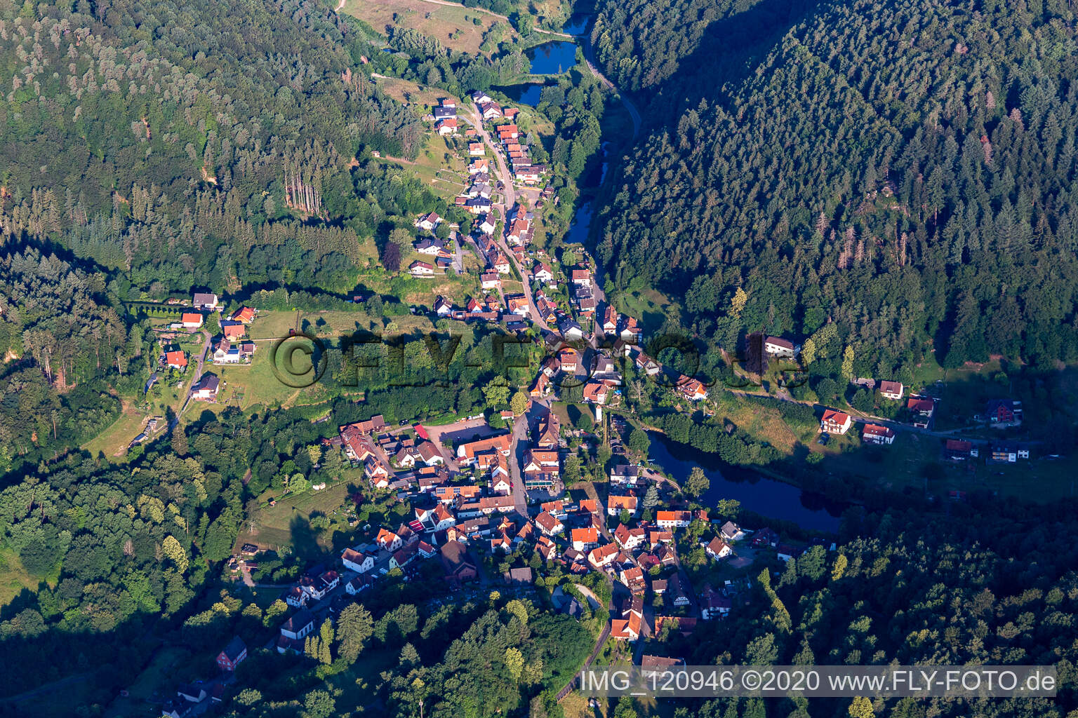Luftbild von Dorf - Ansicht in Schönau (Pfalz) im Bundesland Rheinland-Pfalz, Deutschland