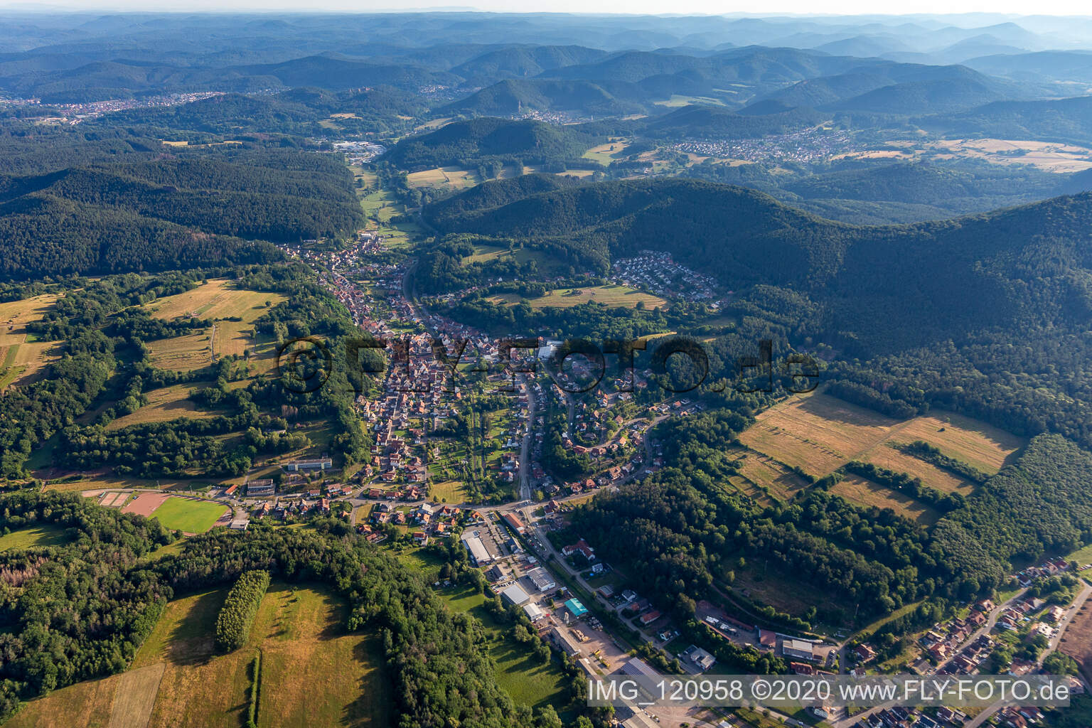 Bruchweiler-Bärenbach im Bundesland Rheinland-Pfalz, Deutschland von oben gesehen