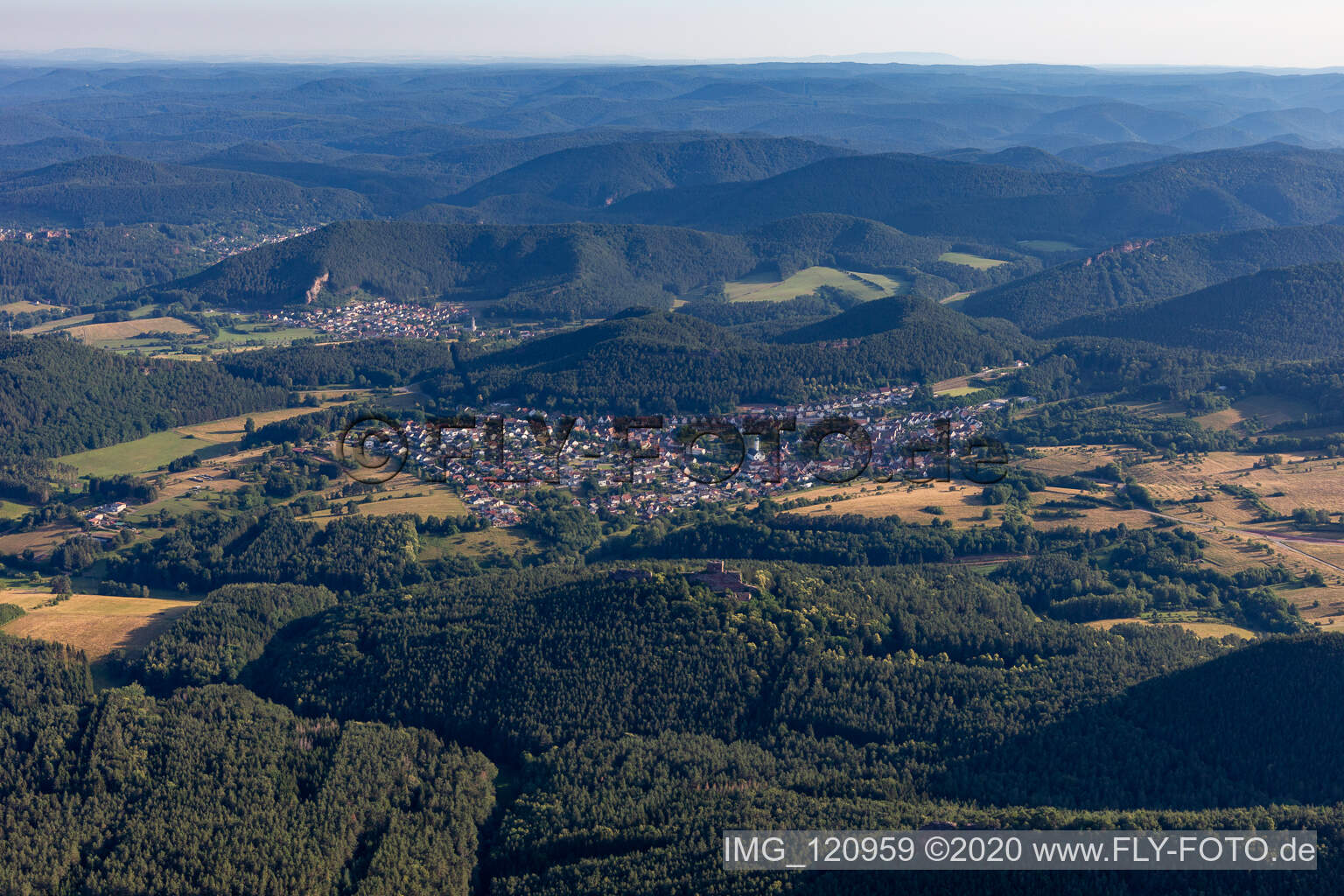 Busenberg im Bundesland Rheinland-Pfalz, Deutschland vom Flugzeug aus