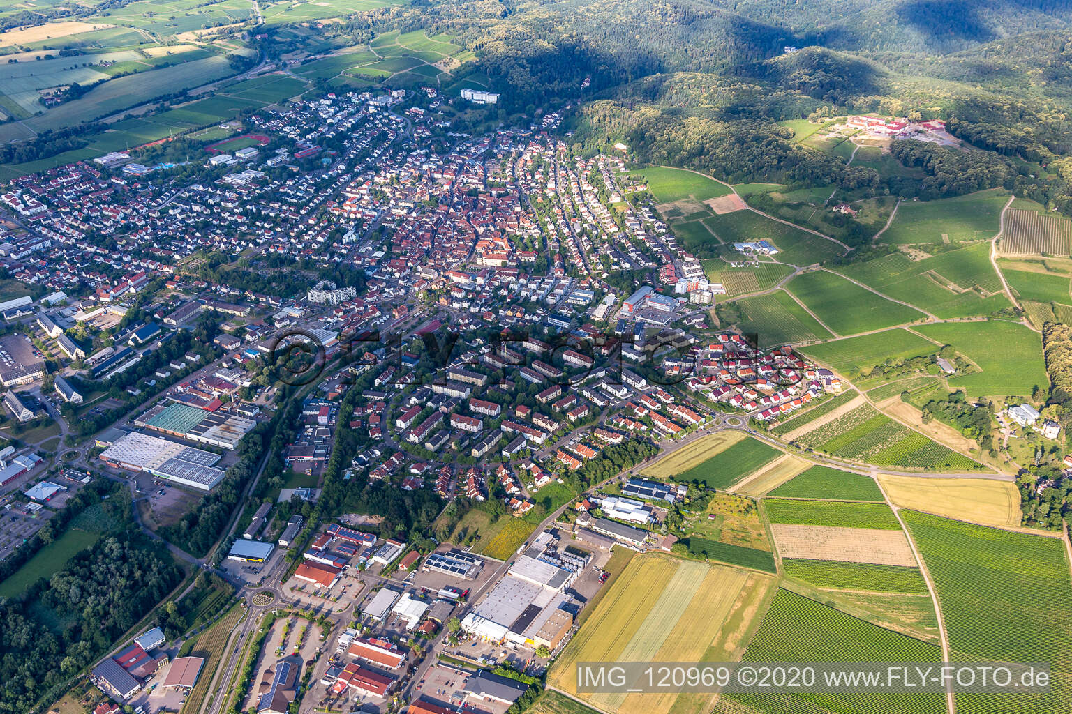 Bad Bergzabern im Bundesland Rheinland-Pfalz, Deutschland aus der Luft