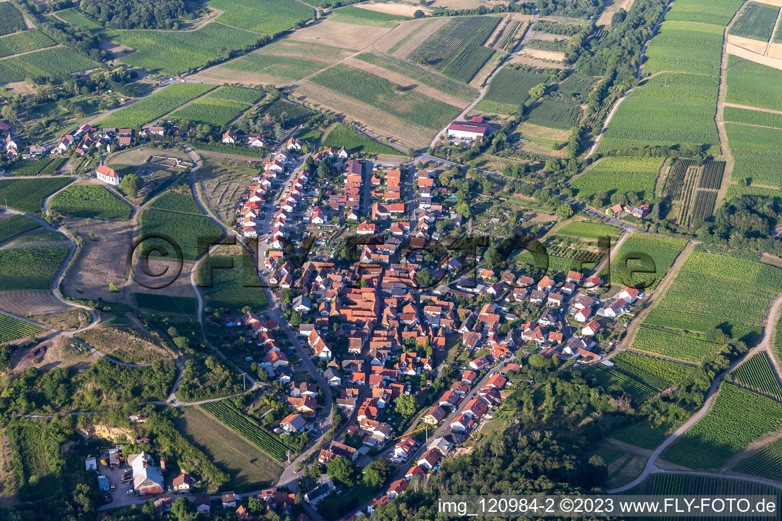 Drohnenbild von Ortsteil Gleishorbach in Gleiszellen-Gleishorbach im Bundesland Rheinland-Pfalz, Deutschland