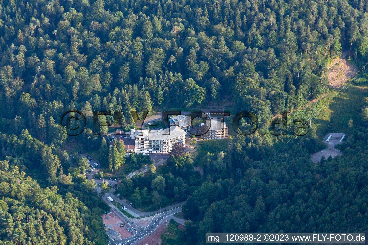 Luftaufnahme von Celenus Parkklinik in Bad Bergzabern im Bundesland Rheinland-Pfalz, Deutschland