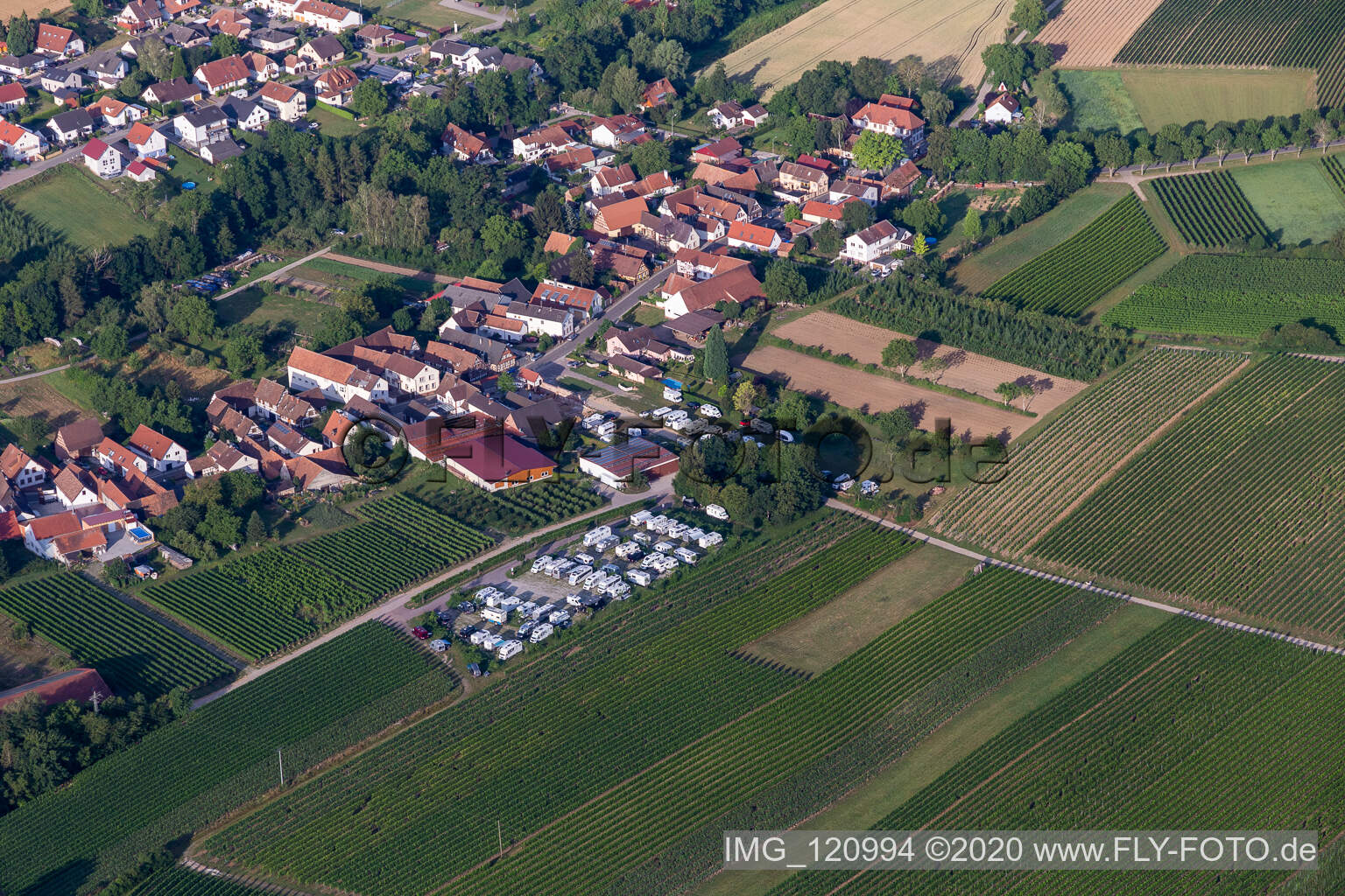 Luftbild von Wohnmobil Parkplatz in Dierbach im Bundesland Rheinland-Pfalz, Deutschland