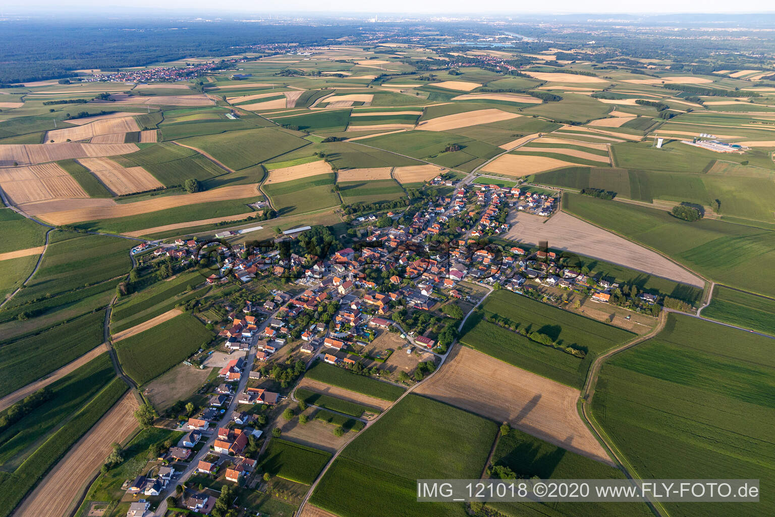 Luftaufnahme von Oberlauterbach im Bundesland Bas-Rhin, Frankreich