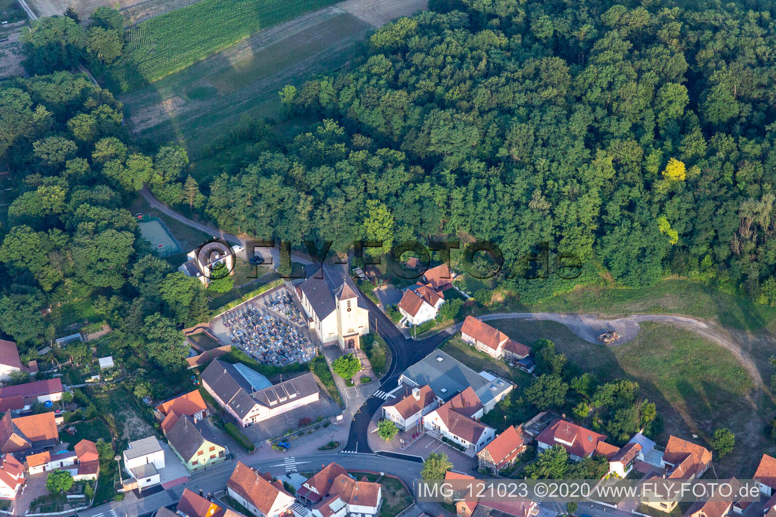 Neewiller-près-Lauterbourg im Bundesland Bas-Rhin, Frankreich von einer Drohne aus