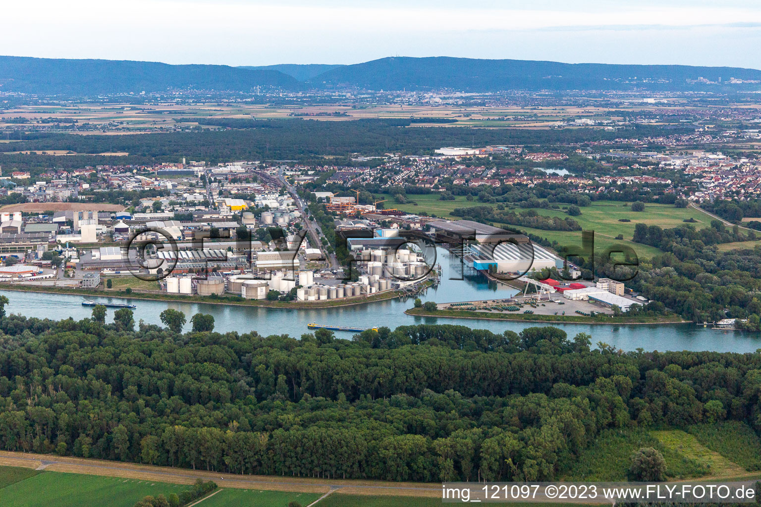 Luftaufnahme von Rheinauhafen in Mannheim im Bundesland Baden-Württemberg, Deutschland