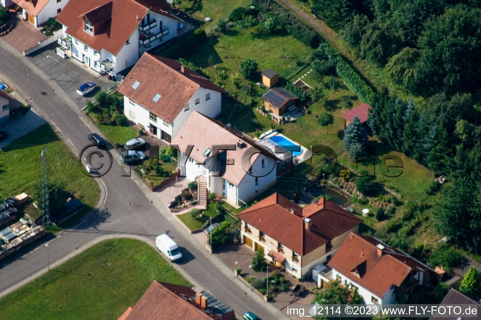 Eußerthal im Bundesland Rheinland-Pfalz, Deutschland von der Drohne aus gesehen