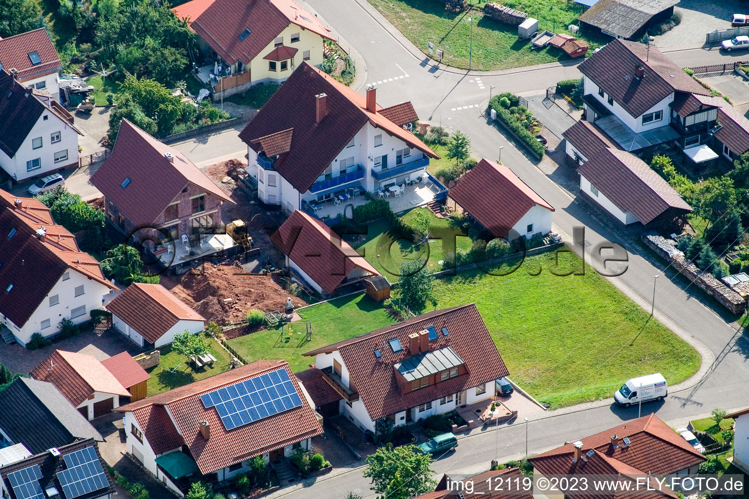 Schrägluftbild von Eußerthal im Bundesland Rheinland-Pfalz, Deutschland