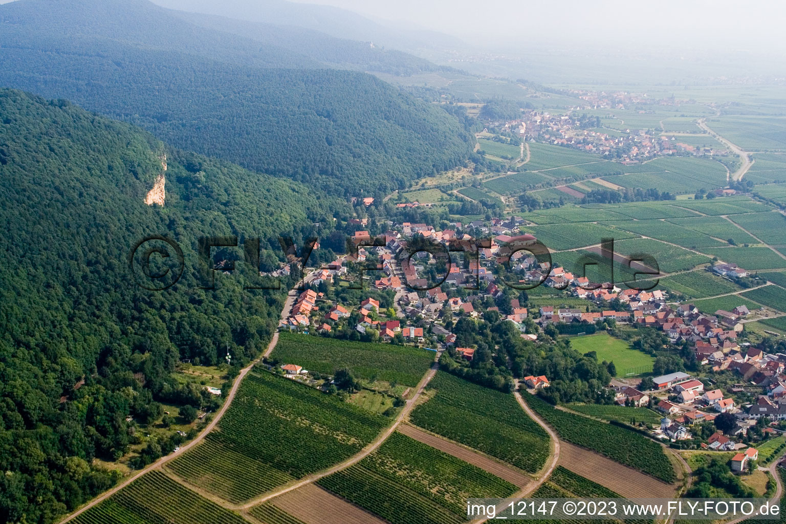 Schrägluftbild von Frankweiler im Bundesland Rheinland-Pfalz, Deutschland