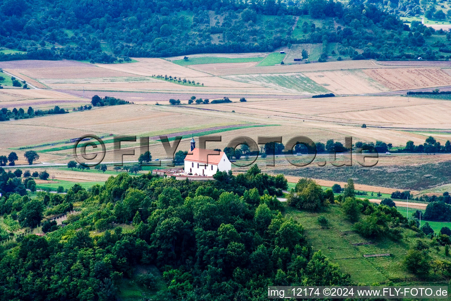 Kirchengebäude der Kapelle Wurmlinger Kapelle - St. Remigius Kapelle im Ortsteil Rottenburg am Neckar in Tübingen im Bundesland Baden-Württemberg, Deutschland