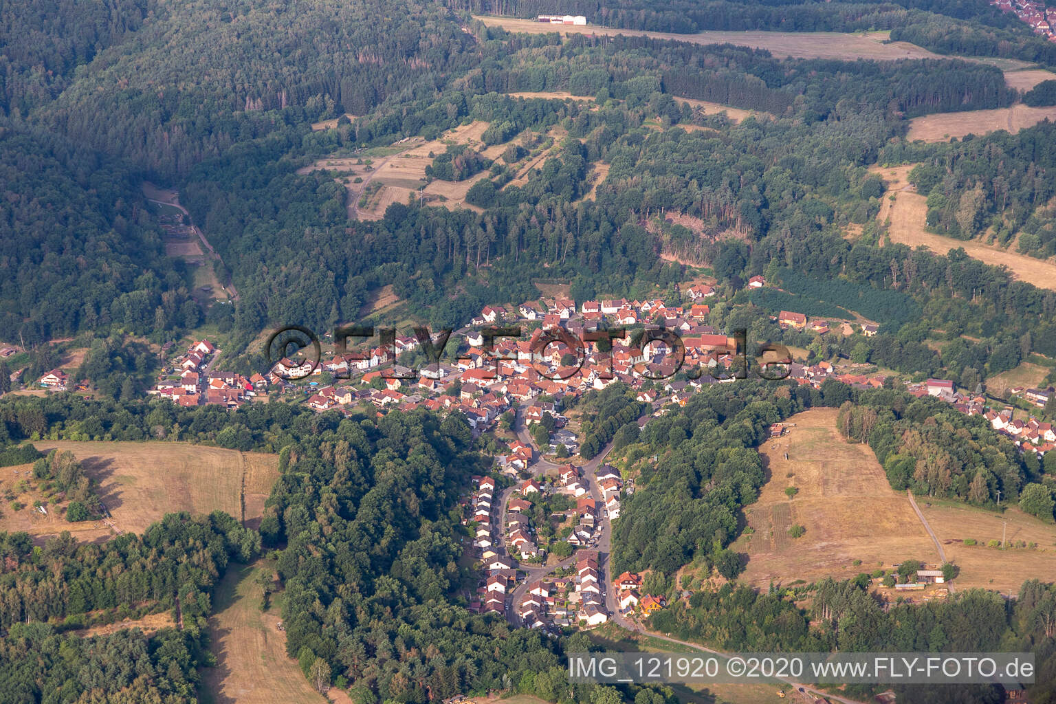 Bundenthal im Bundesland Rheinland-Pfalz, Deutschland aus der Luft betrachtet
