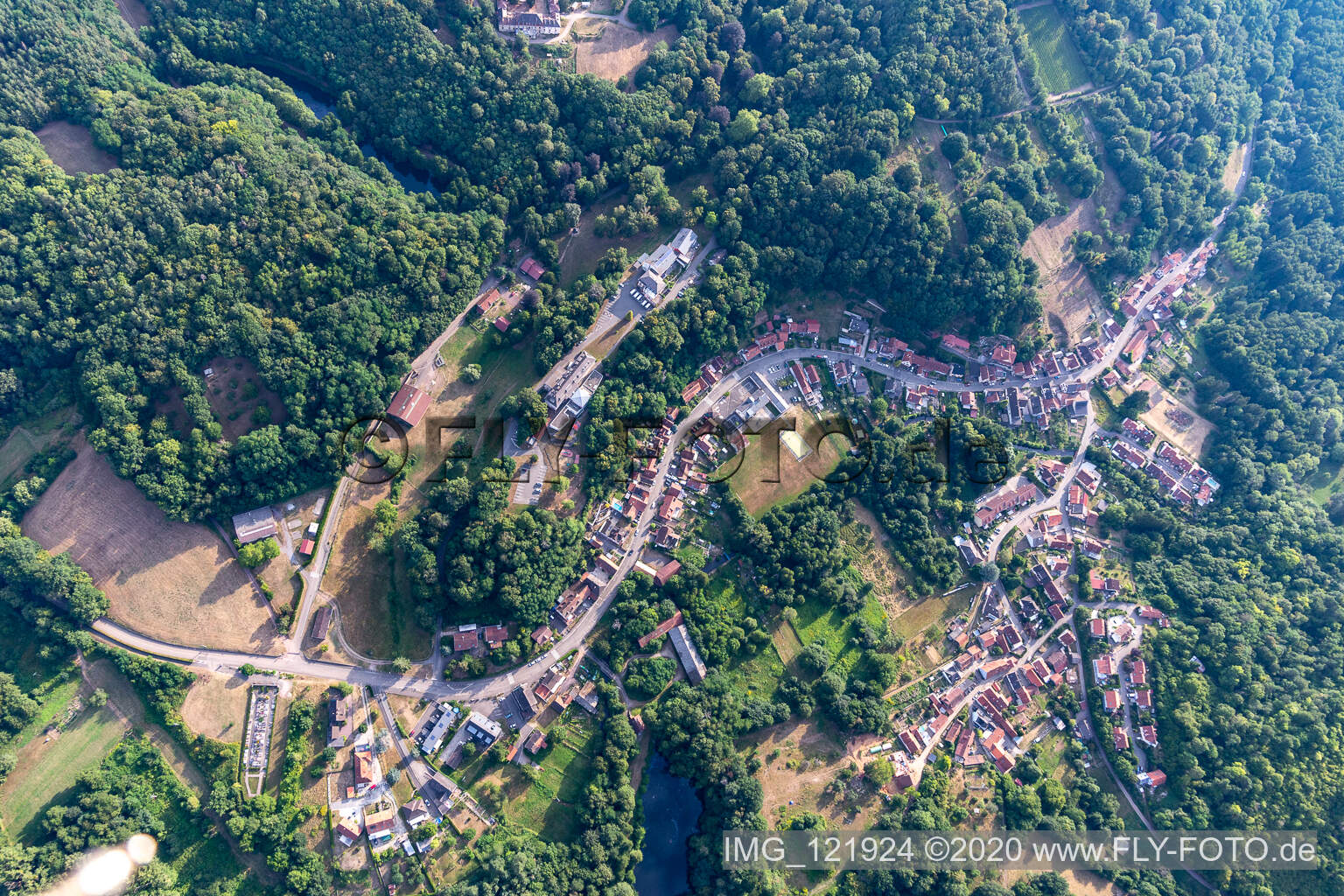 Luftaufnahme von Weiler in Wissembourg im Bundesland Bas-Rhin, Frankreich