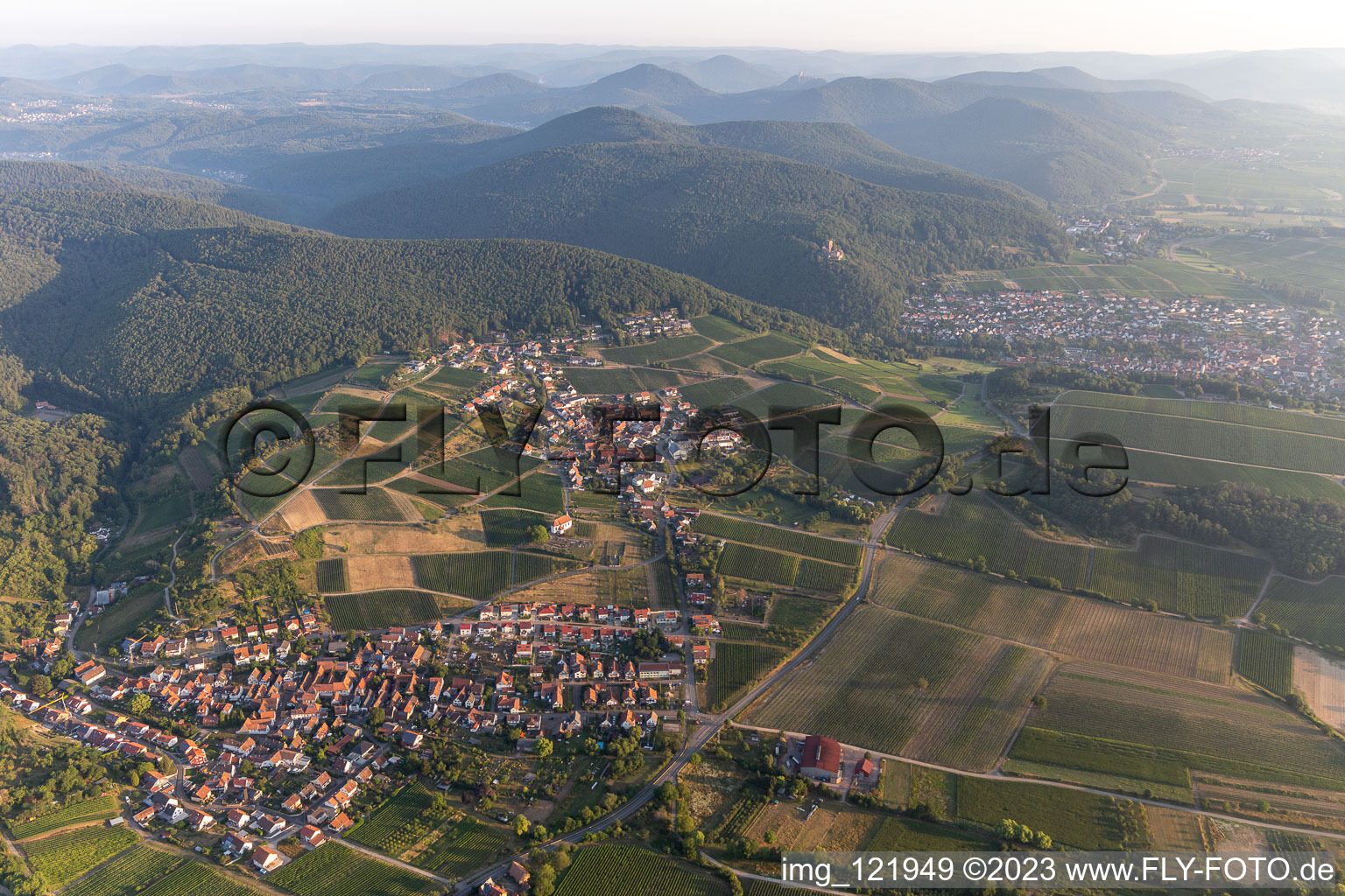 Ortsteil Gleiszellen in Gleiszellen-Gleishorbach im Bundesland Rheinland-Pfalz, Deutschland aus der Luft betrachtet