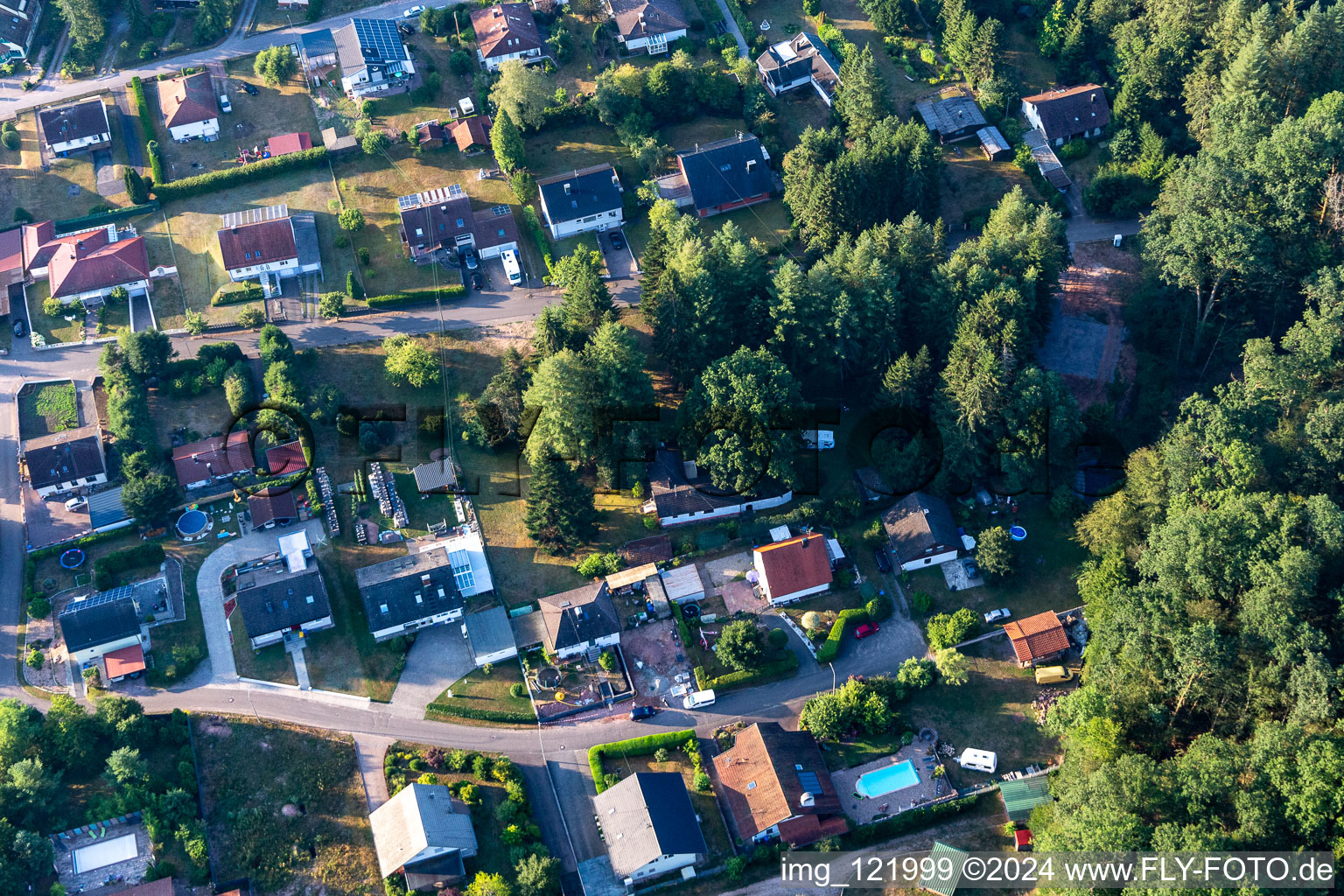 Ludwigswinkel im Bundesland Rheinland-Pfalz, Deutschland von der Drohne aus gesehen