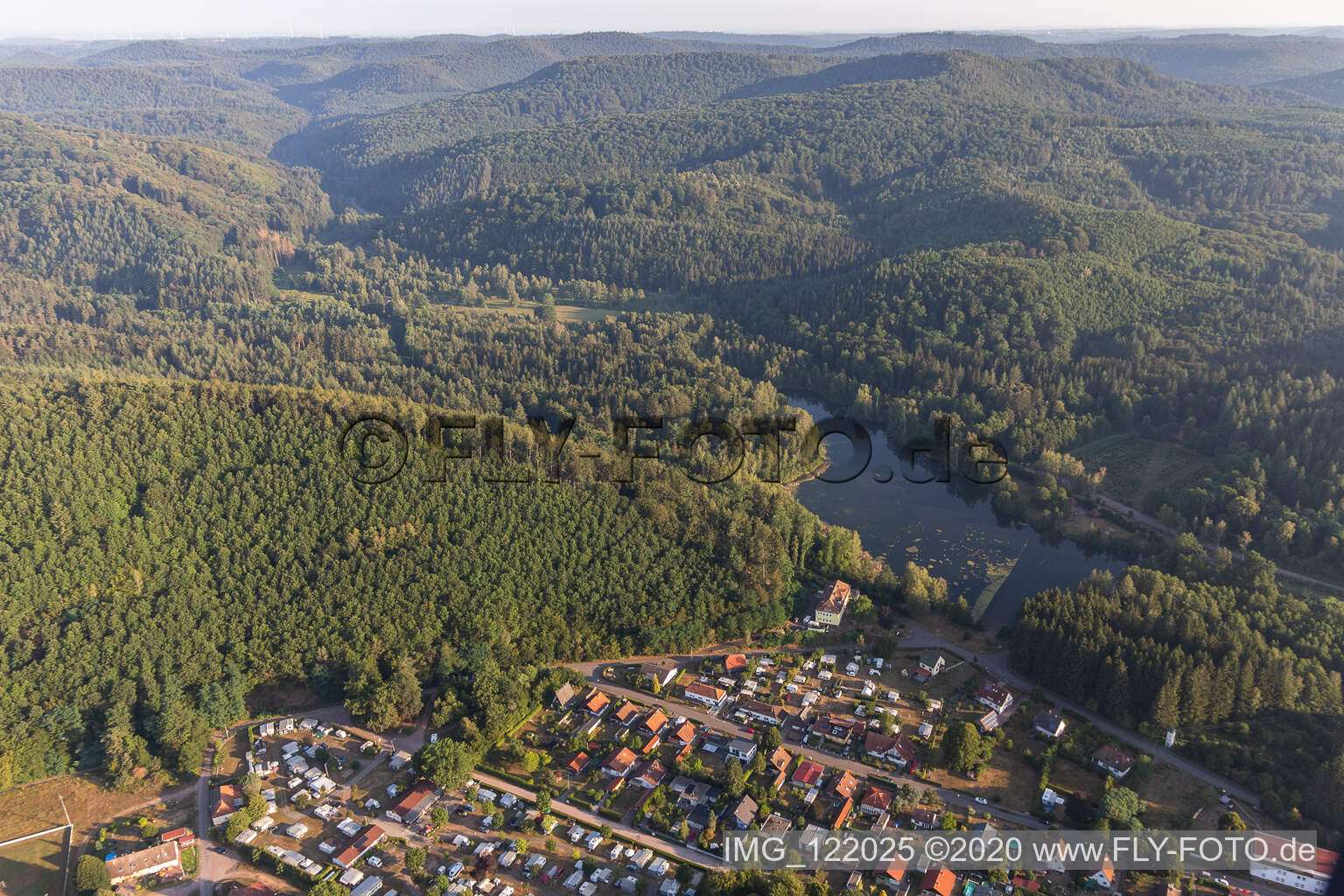 Campingclub Pirmansens am Schöntalweiher in Ludwigswinkel im Bundesland Rheinland-Pfalz, Deutschland aus der Luft