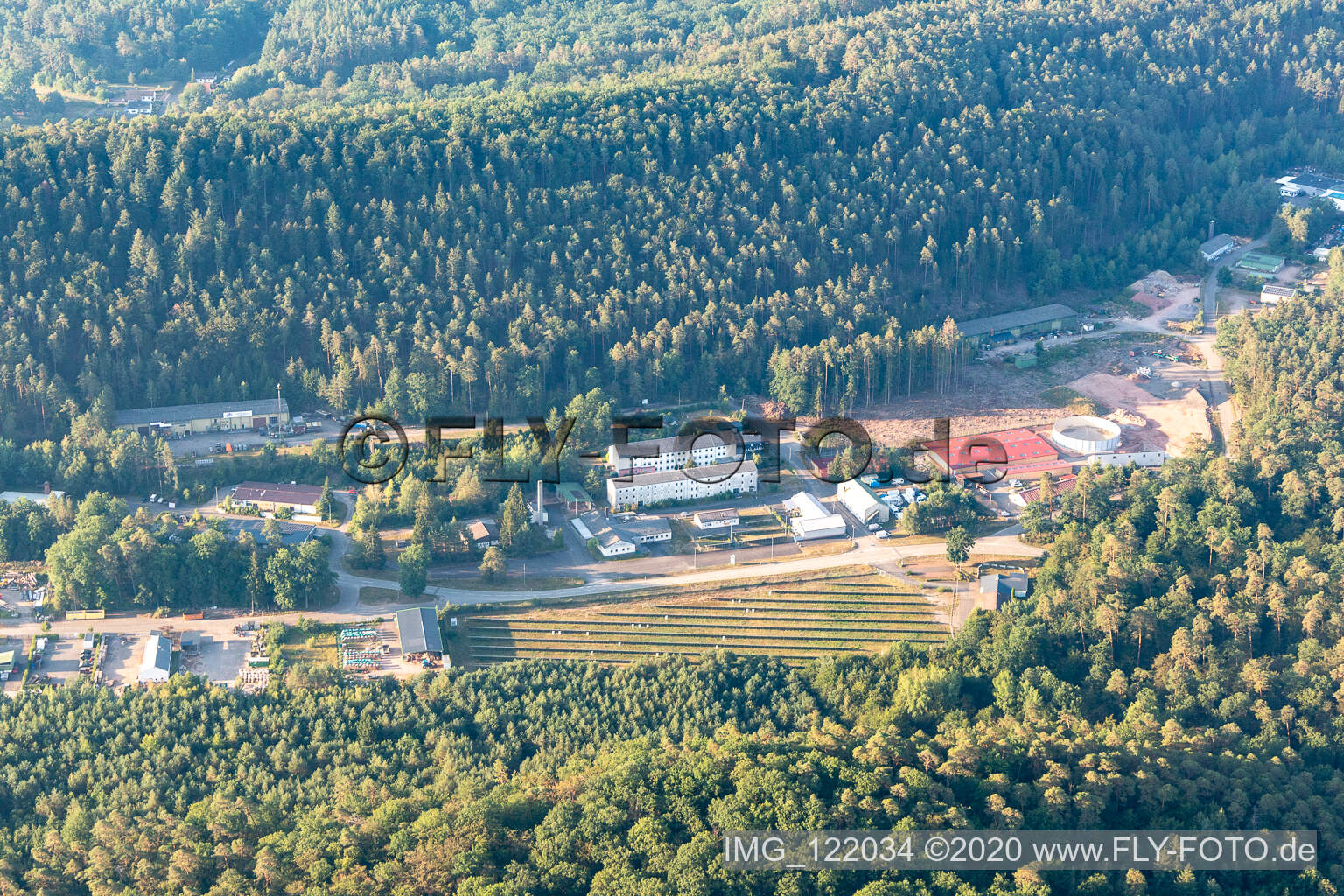 Luftbild von Gewerbepark Petersbächel in Fischbach bei Dahn im Bundesland Rheinland-Pfalz, Deutschland