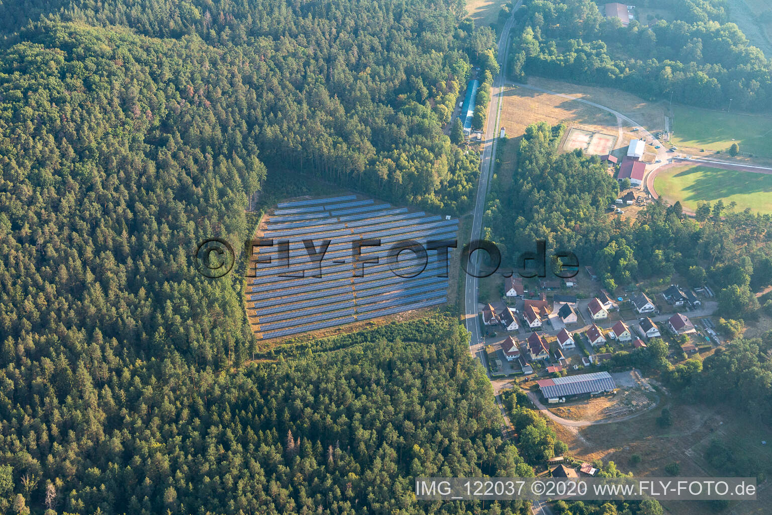 Luftaufnahme von Petersbächel in Fischbach bei Dahn im Bundesland Rheinland-Pfalz, Deutschland