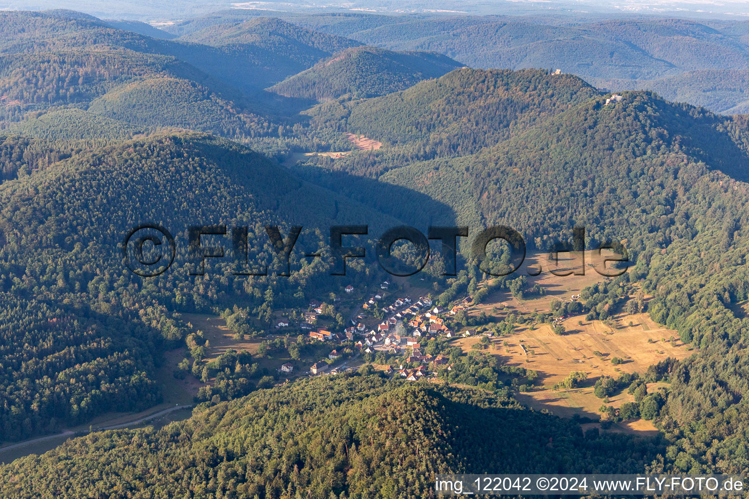 Unter der Wegelnburg in Nothweiler im Bundesland Rheinland-Pfalz, Deutschland