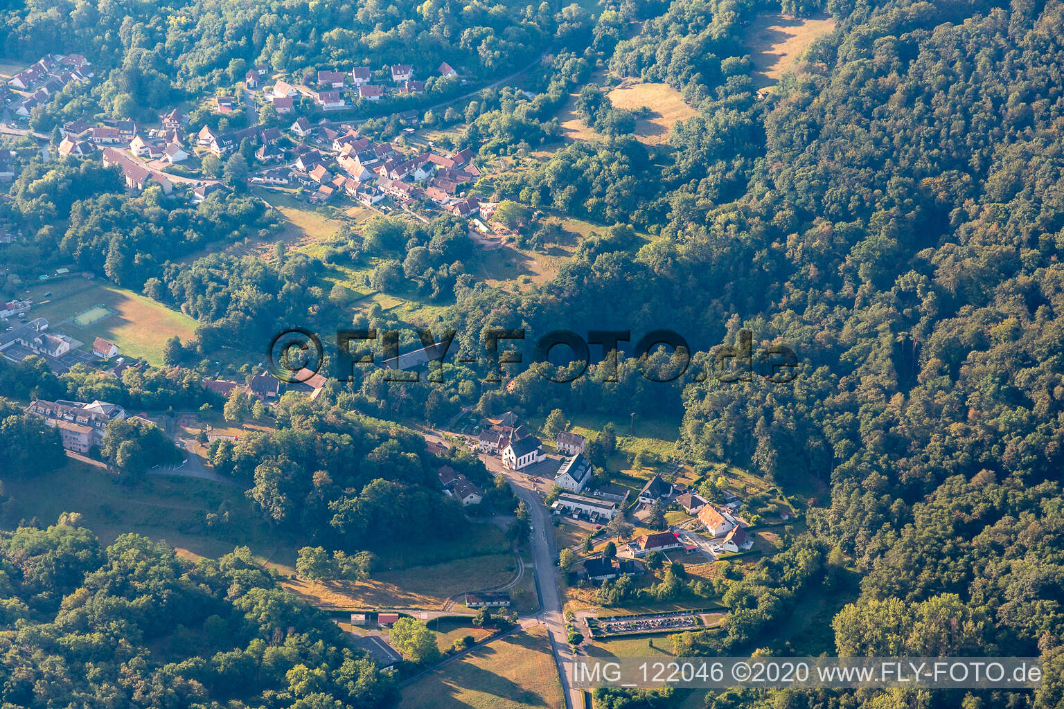 Schrägluftbild von Weiler in Wissembourg im Bundesland Bas-Rhin, Frankreich