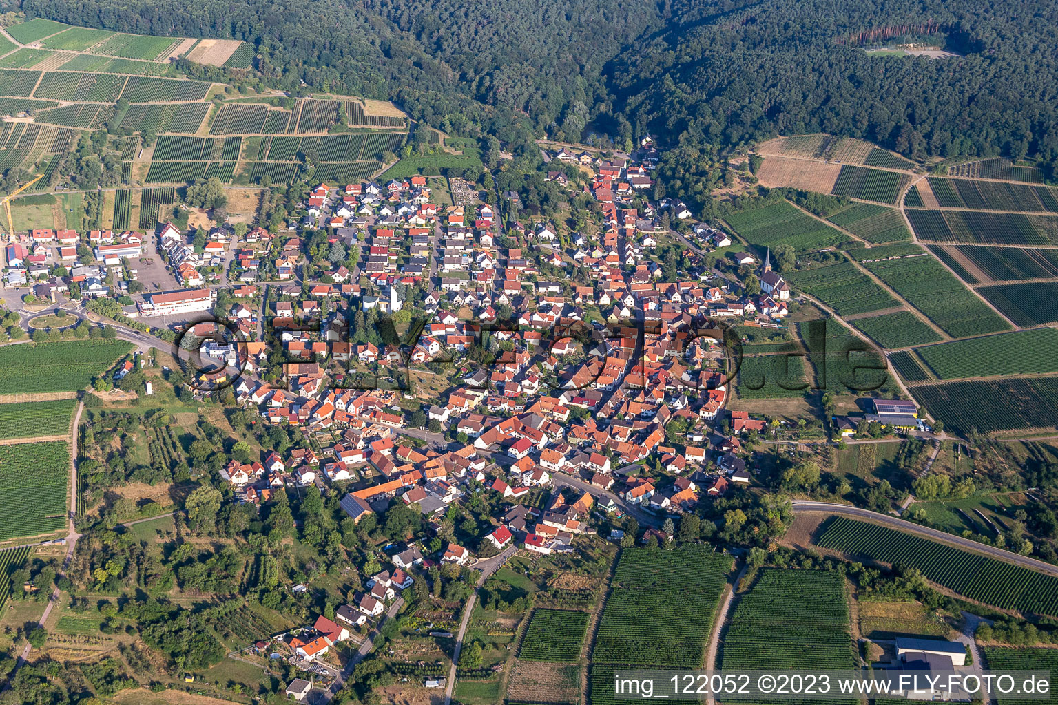 Drohnenaufname von Ortsteil Rechtenbach in Schweigen-Rechtenbach im Bundesland Rheinland-Pfalz, Deutschland