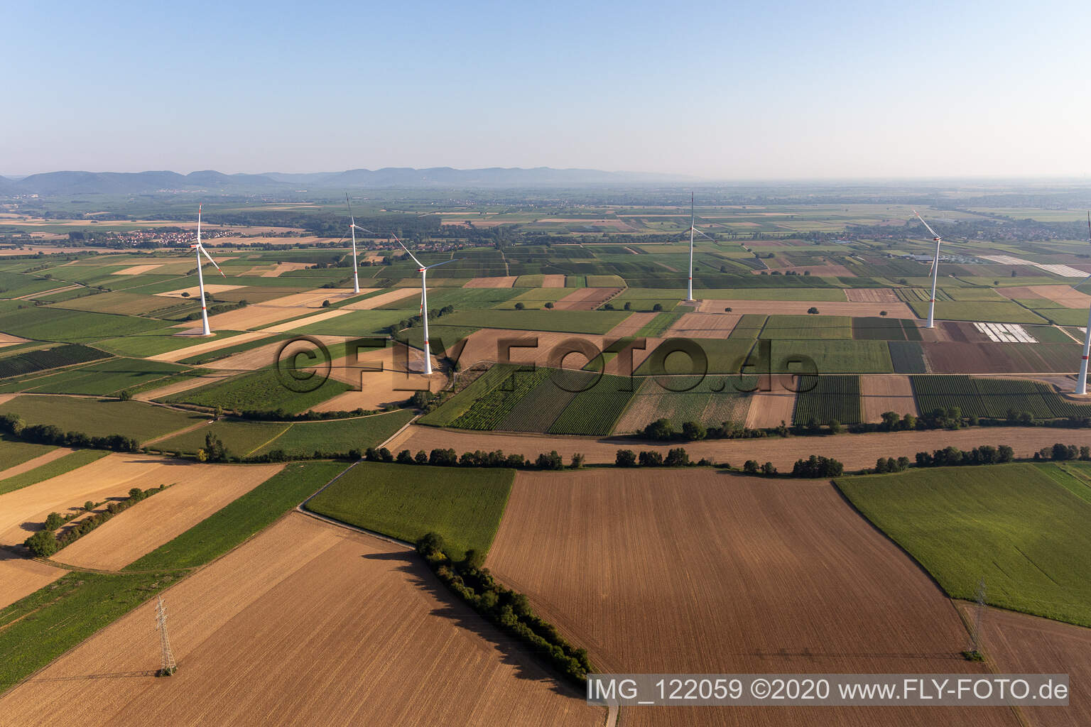 Luftaufnahme von Windpark in Freckenfeld im Bundesland Rheinland-Pfalz, Deutschland