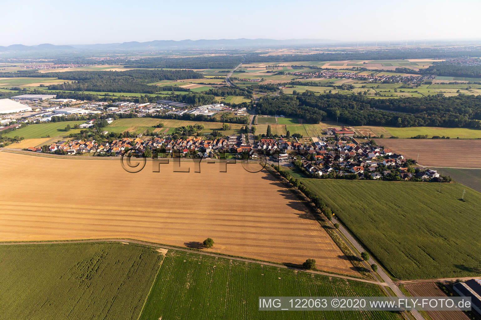 Luftaufnahme von Ortsteil Minderslachen in Kandel im Bundesland Rheinland-Pfalz, Deutschland