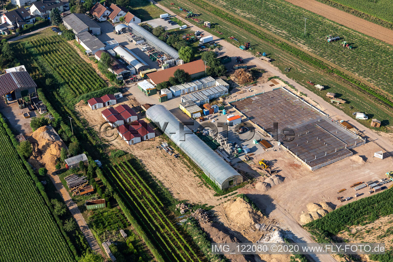 Luftaufnahme von Kugelmann Biogemüse Neubau der Produktionshalle in Kandel im Bundesland Rheinland-Pfalz, Deutschland