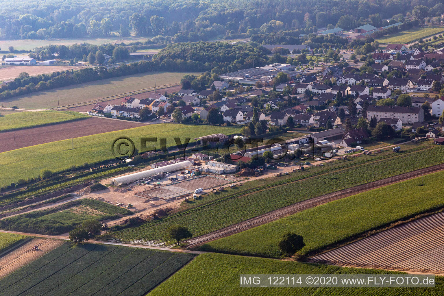 Schrägluftbild von Kugelmann Biogemüse Neubau der Produktionshalle in Kandel im Bundesland Rheinland-Pfalz, Deutschland