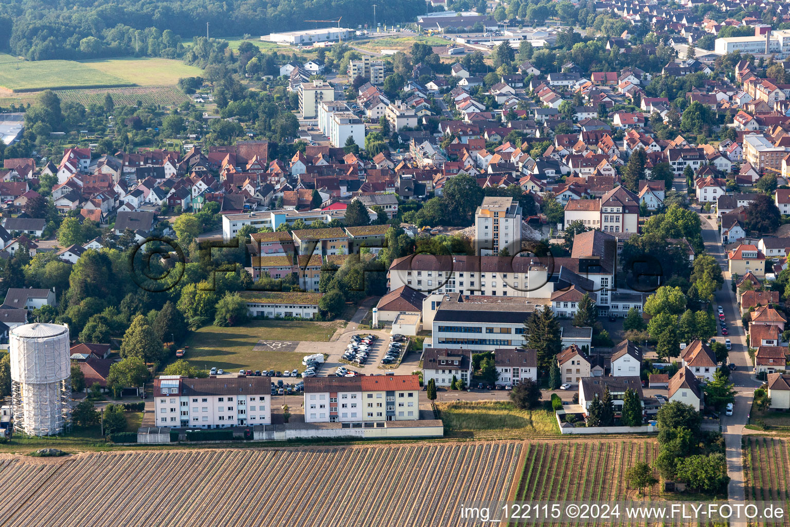 Klinikgelände des Krankenhauses Asklepios Südpfalzkliniken in Kandel im Bundesland Rheinland-Pfalz, Deutschland