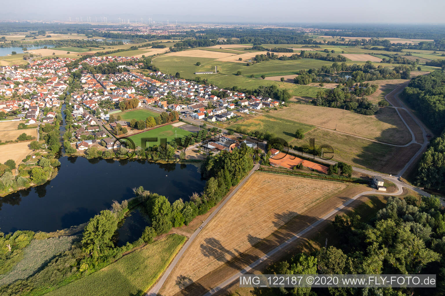 Leimersheim im Bundesland Rheinland-Pfalz, Deutschland aus der Vogelperspektive