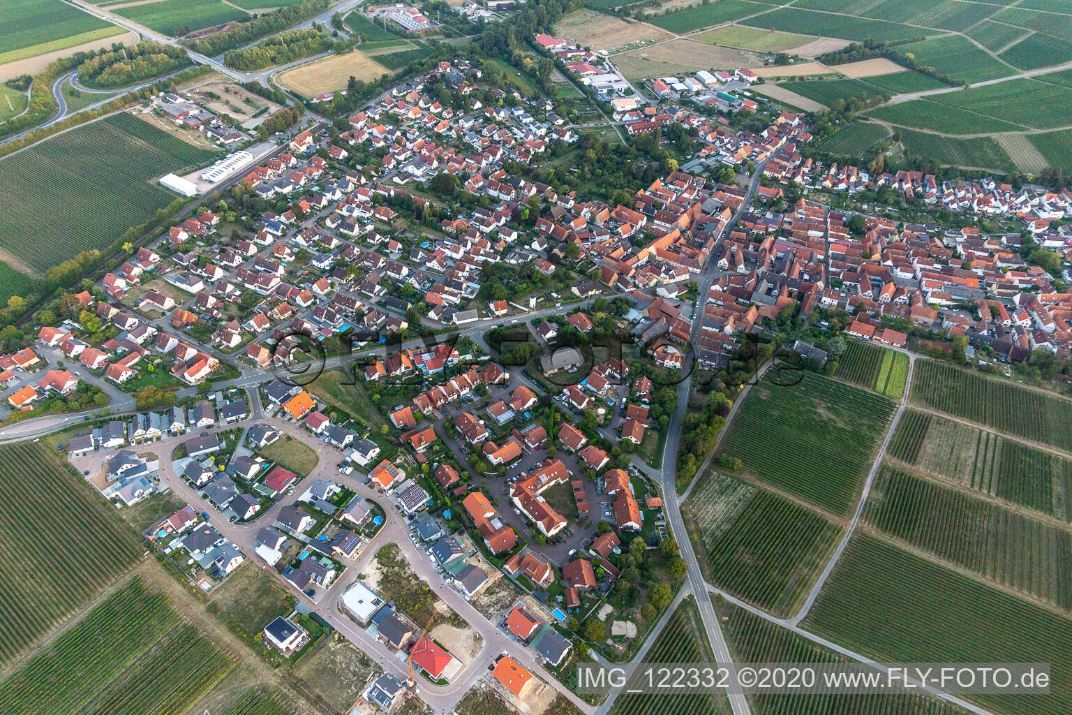 Luftaufnahme von Insheim im Bundesland Rheinland-Pfalz, Deutschland