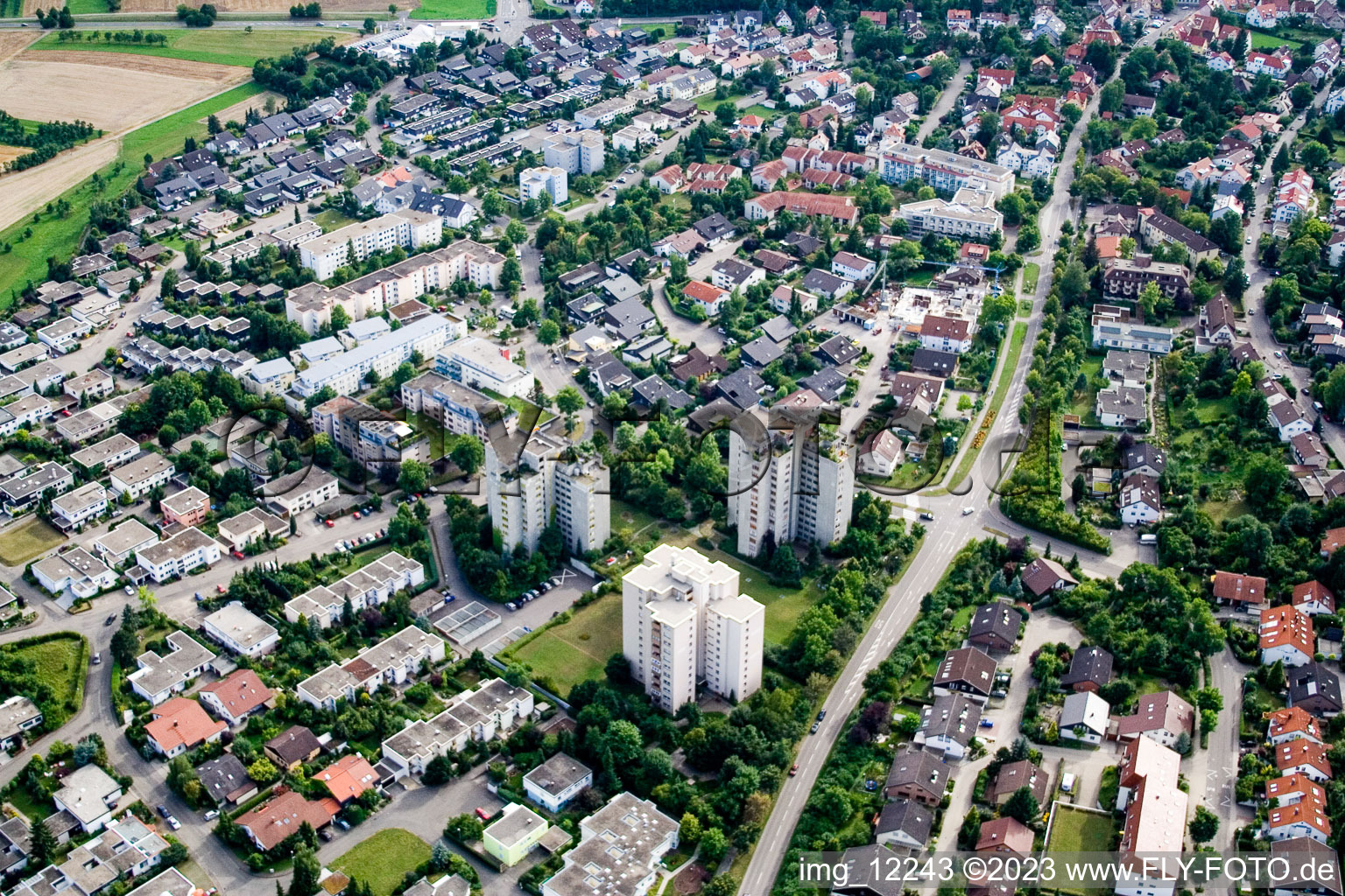 Wohngebiet der Mehrfamilienhaussiedlung Hildrizhauser Straße in Herrenberg im Bundesland Baden-Württemberg, Deutschland