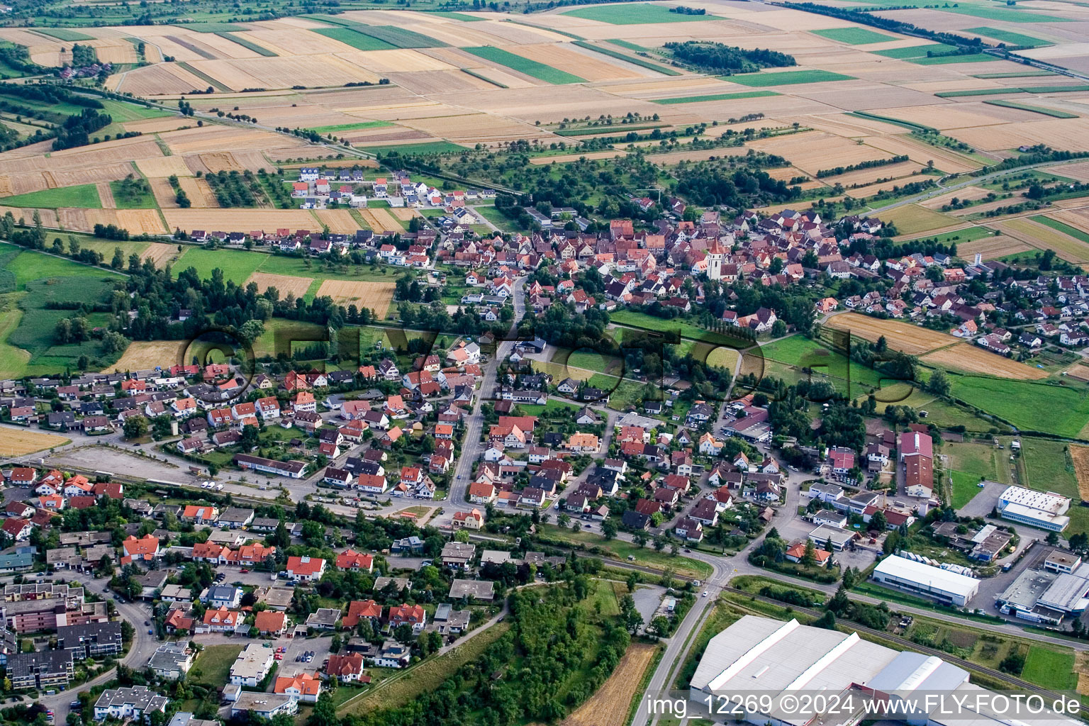 Luftbild von Ortsansicht der Straßen und Häuser der Wohngebiete im Ortsteil Mönchberg in Herrenberg im Bundesland Baden-Württemberg, Deutschland